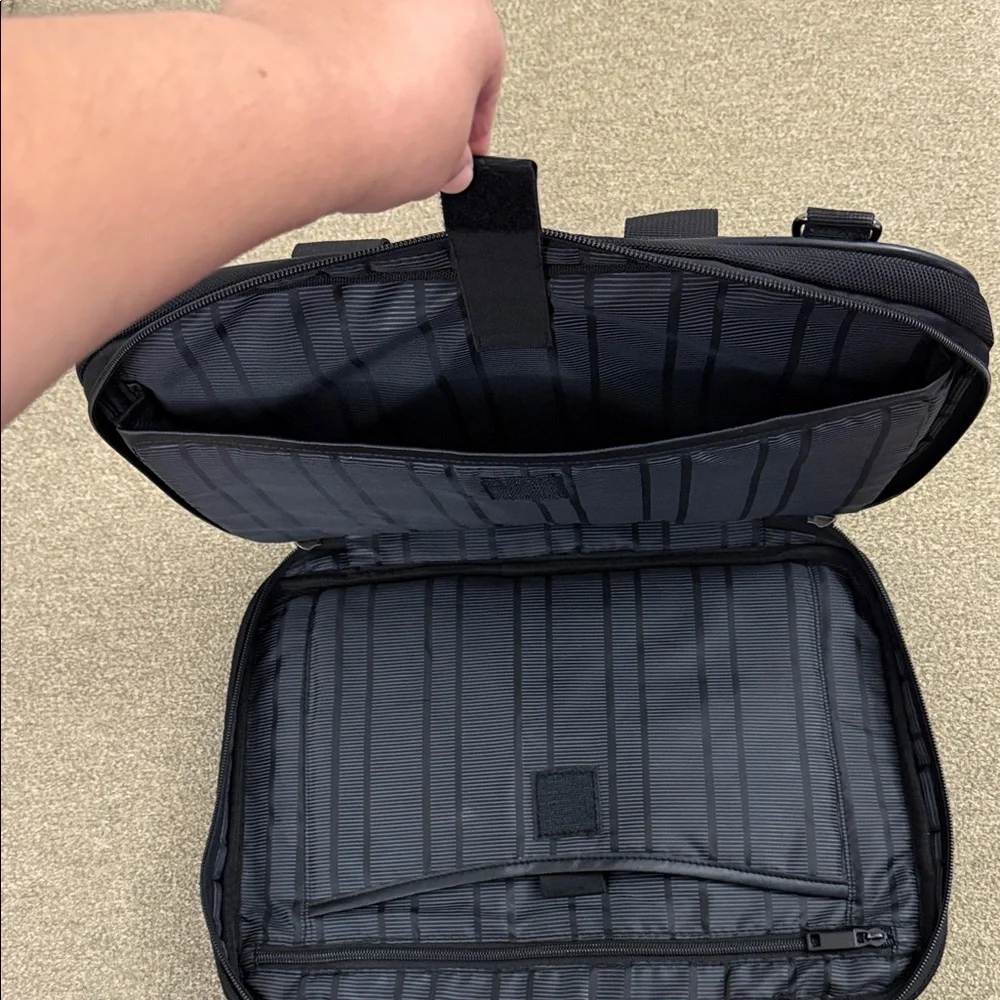 Kenneth Cole Reaction Laptop Business Travel Almost new